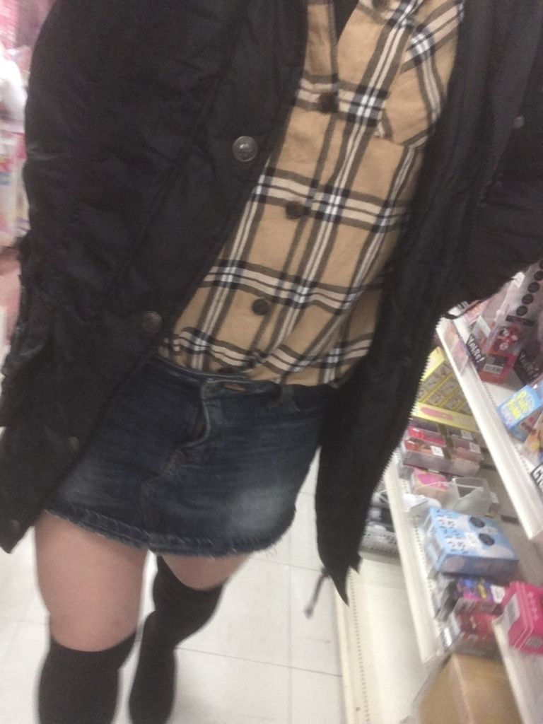 女装でアダルトグッズのお店へ