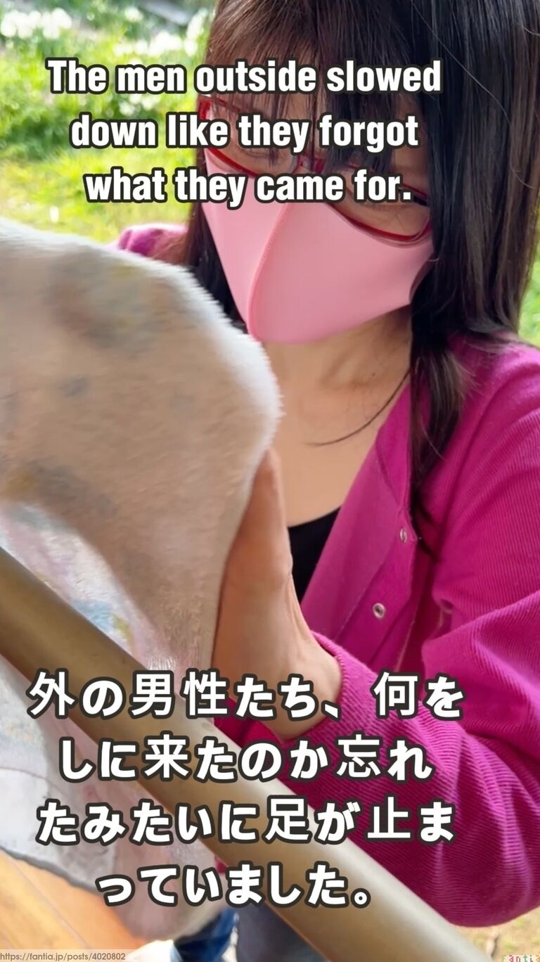 外の男性たち、何をしに来たのか忘れたみたいに足が止まっていました。