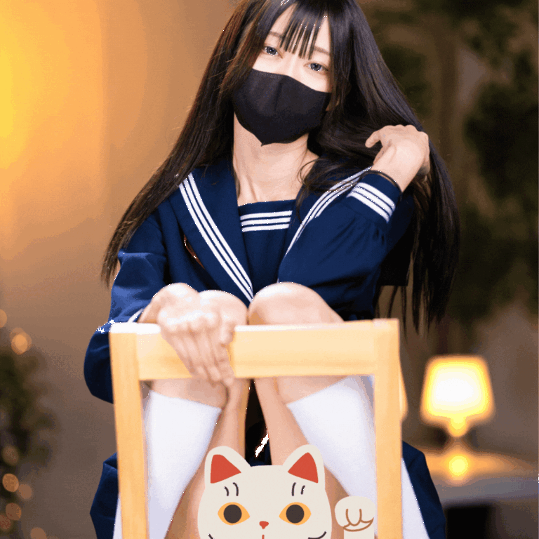 セーラー服💜スカートの中こっそり見せてあげます😻💜