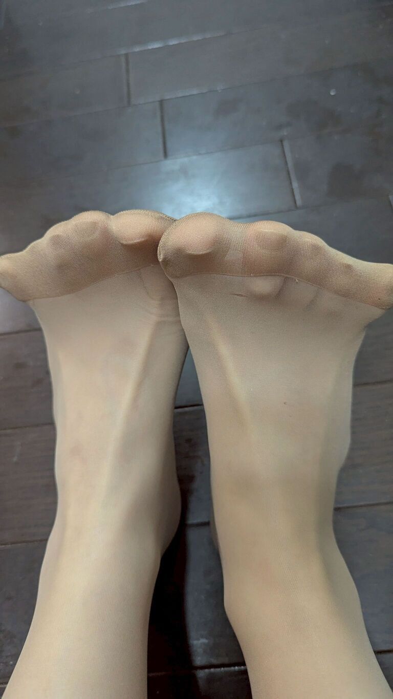 梅雨のパンストってちょっとやばいね?