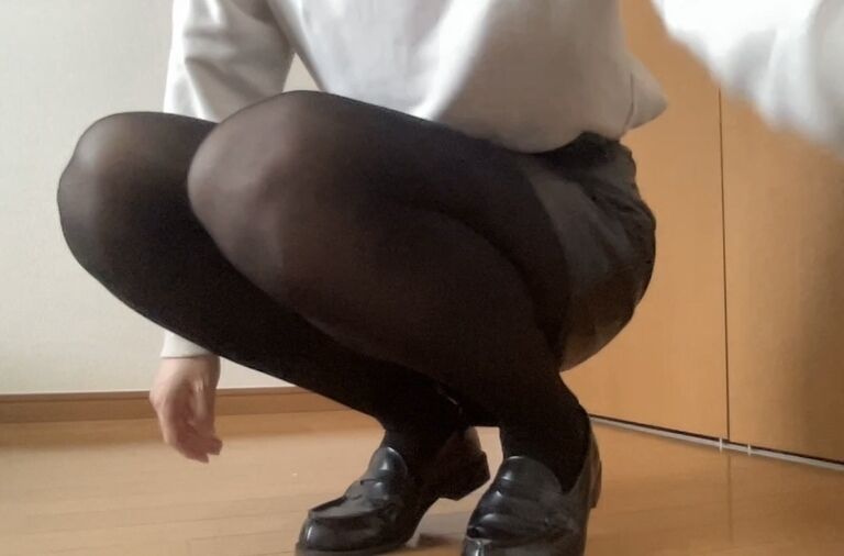 黒ストッキングとレザーミニスカですりすりオナニー❤️