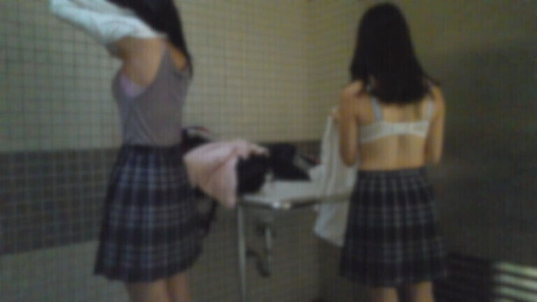 超高画質だよ♪仲良し3人組でこの夏最後の思い出づくり(^-^)/水風船バトルでビショ濡れの洗礼ｗｗ前編