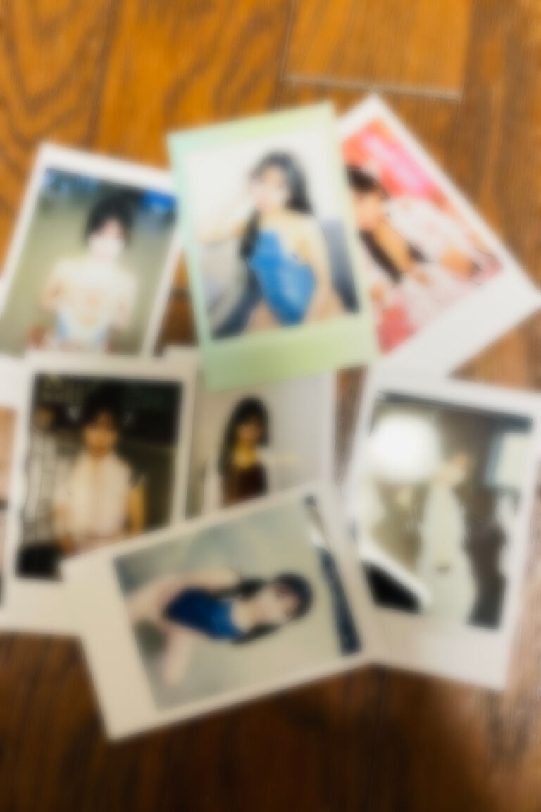 ランダムチェキ(サイン書く)